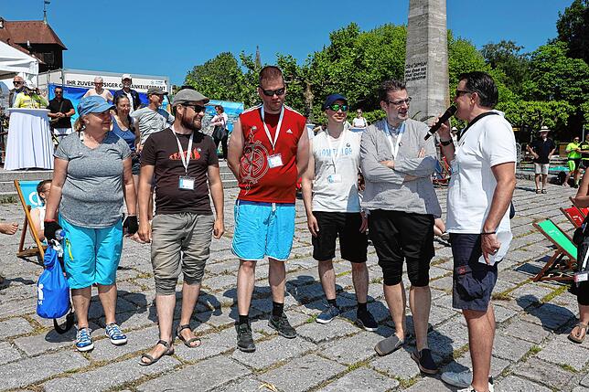 Bild 10: In der Nussschale durch den Konstanzer Trichter? Die Einbaum-Regatta lockt Besucher an (Teil 2)