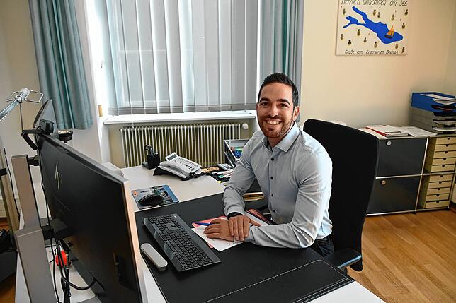 Christoph Stolz an seinem Schreibtisch im Bürgermeisterbüro in Ludwigshafen.