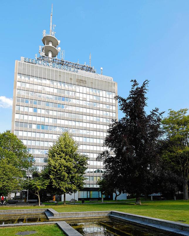 Das 62 Meter hohe Telekom-Hochhaus in Petershausen ist auch vom Wasser aus zu sehen. (Archivbild von Juni 2018)
