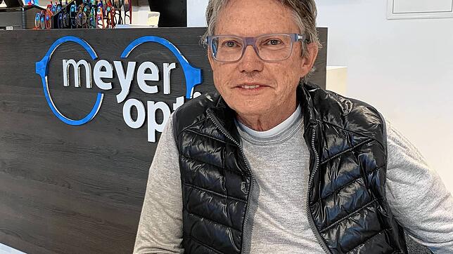 Sollen oder müssen FFP2-Masken im Einzelhandel getragen werden? Claus Meyer vom gleichnamigen Optikergeschäft hält die Formulierung in ...