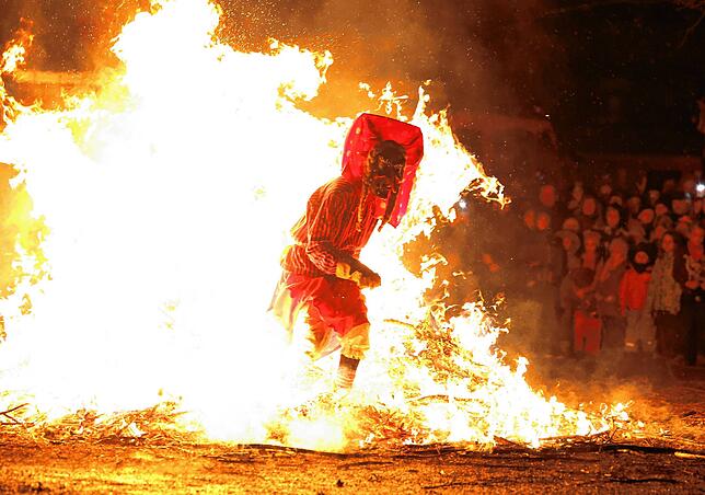 Bild 12: Heiße Nacht der Hexen