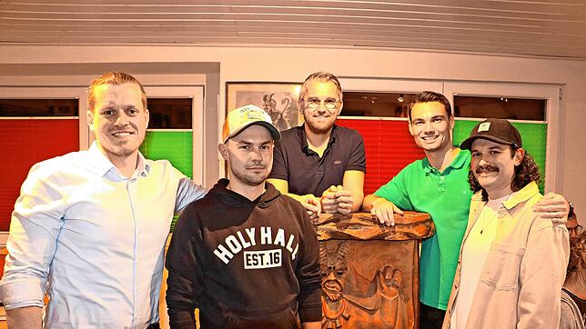 Sie bestimmen künftig als Neugewählte die Geschicke der Geißenmeckererzunft in Schonach mit: von links Daniel King, Luis Dold, Robin ...