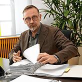 Bürgermeister Andreas Osner, Leiter des Krisenstabs Ukraine der Stadt Konstanz, versucht, Struktur in das Chaos zu bringen.