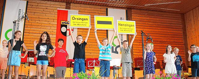 Die Schüler der Klasse 4a trugen ein eigens komponiertes Lied vor.