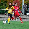 Abdulrama Mahbani (TSV Konstanz) im Zweikampf mit Loris Carstelli (FC Bad Dürrheim).