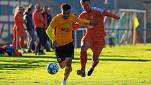 Die Fiore-Brüder des FC Öhningen-Gaienhofen (Alessandro Fiore Tapia, links) ließen das Team und die Fans heute gegen FC RW Salem (Moritz ...