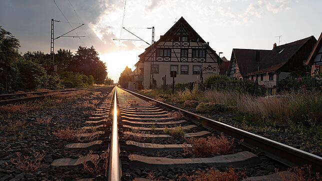 (Archivbild) Beim Bahnhof Allensbach kam es am Mittwochmorgen, 19. Juni, zu einem Unfall, bei dem eine Frau, die ihr Fahrrad trotz ...
