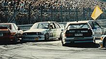 Das waren noch Zeiten: Gegenverkehr auf dem Alemannenring 1992 in der Spitzkehre. DTM-Pilot Kris Nissen ist mit seinem BMW M3 nach einem ...