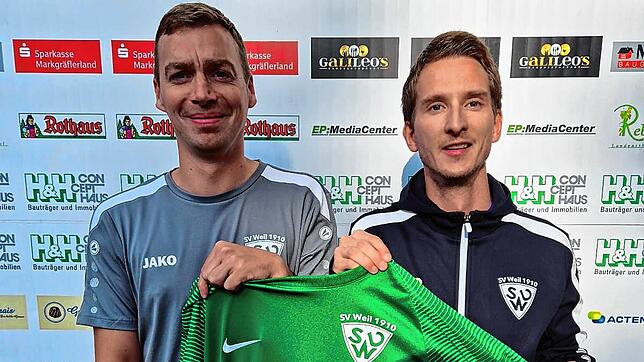 Erfahrung für die Torhüterposition. Beirat Sport Jens Vogtsberger (links) freut sich auf Neuzugang Sebastian Müller, der das ...