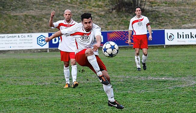 Bild 3: Schnappschüsse aus der Bezirksliga-Saison 2011/2012