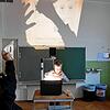 Mathestunde mit althergebrachtem Overhead-Projektor: Die Kinder einer zweiten Klasse der Grundschule Wollmatingen präsentieren ihre ...