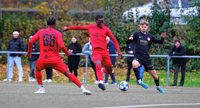 Bild 15: Unsere Bildergalerie des Verbandsliga-Duells zwischen dem ESV Südstern Singen und dem Offenburger FV
