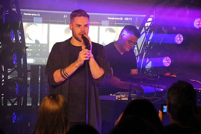 Neuer Sound, neues Projekt, neuer Look, Daniel Schuhmacher (links) und Produzent Marcus Loeber (rechts) stellten das neue Projekt DSFZKE ...