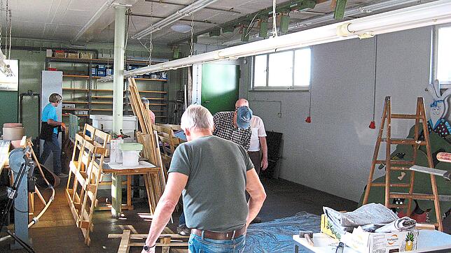 Schwer am Umräumen ist derzeit die Gruppe Aktiv für Schönwald (AfS) &ndash; der Umzug vom Spitzberger-Hof in den Ort in das ehemalige ...