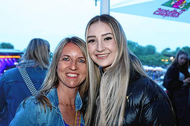 Bild 41: Im Stadion wird am zweiten Tag des Campus-Festivals nochmals aufgedreht