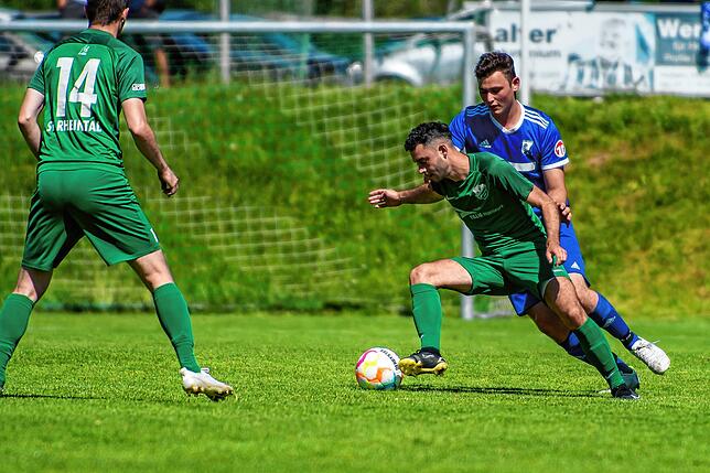 Bild 32: FC Weizen rettet sich durch das 2:1 beim SV Rheintal vor dem Direktabstieg &ndash; und wir haben Bilder!