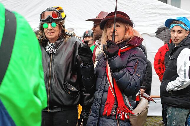 Bild 3: Fasnacht in Frickingen: So wurden die Hippies im Rathaus abgesetzt – Jetzt die besten Bilder sehen!