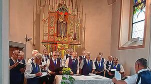 Maiandacht vom Altenwerk am 20.05.25 in der Antoniuskapelle Horheim, mit dem Blümliverein als Gesangshighlight und Elsbeth Widder als ...