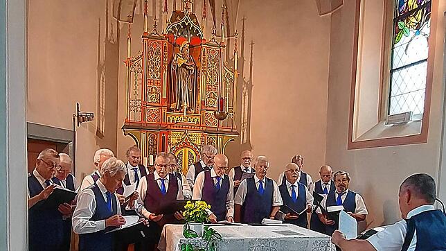 Maiandacht vom Altenwerk am 20.05.25 in der Antoniuskapelle Horheim, mit dem Blümliverein als Gesangshighlight und Elsbeth Widder als ...