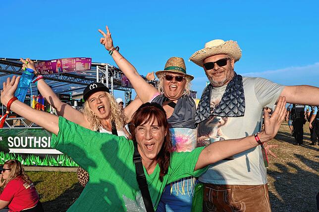 Bild 15: Wilde Outfits in Sicht: Das sind die modischsten Leute auf dem Southside Festival 2025