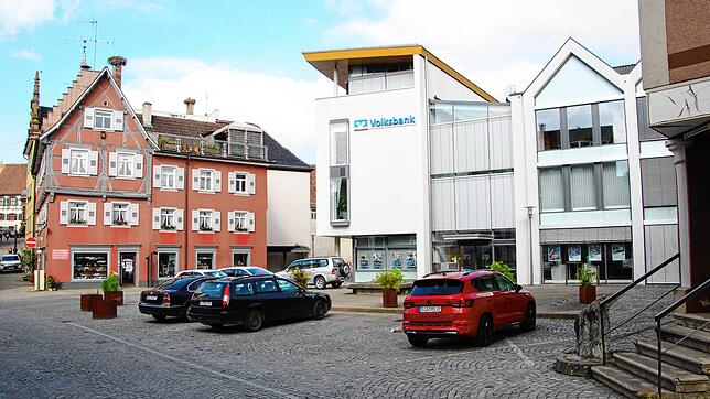 Viel mehr Grün soll es künftig nach dem Willen des Stadtrats auf dem Saumarkt, dem Platz vor der Volksbank in der Meßkircher Innenstadt, ...