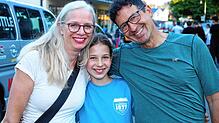 Bild : Feierlaune mit der Gretle-Band beim Dettinger Dorffest - hier gibt’s die schönsten Bilder