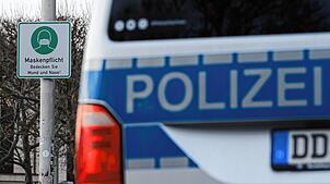 Bild : Fahrkartenkontrolle eskaliert: Passagier prügelt auf Zugbegleiter ein und flüchtet vom Bahnhof Titisee