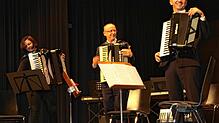 Mit hochkarätiger Akkordeonmusik setzt das Trio &bdquo;Drück mich&ldquo; mit Barbara Helmle-Hofmeier, Ljubisa Lakaovic und Waldemar Lang ...
