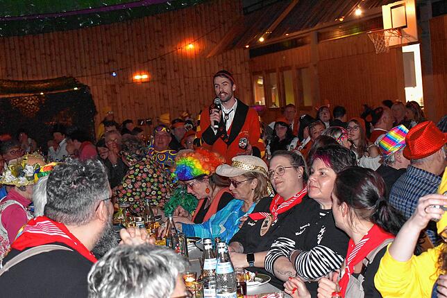 Bild 3: Narrenverein Stiegele Chatz begeistert beim Bunten Abend in Ühlingen