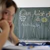 An einer Schule in Berlin wird eine Schülerin gemobbt.