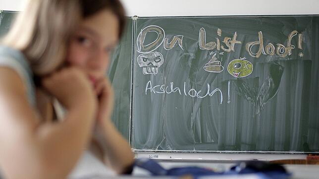 An einer Schule in Berlin wird eine Schülerin gemobbt.