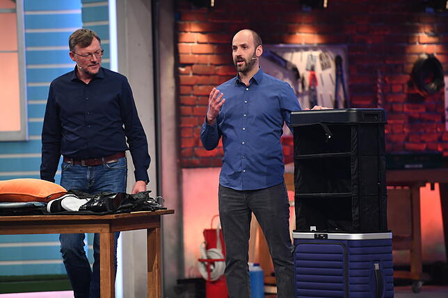 Günter Libuda (links) und Matthias Koch präsentieren ihren Koffer bei „Das Ding des Jahres“. Die Sendung wird ab dem 29. ...