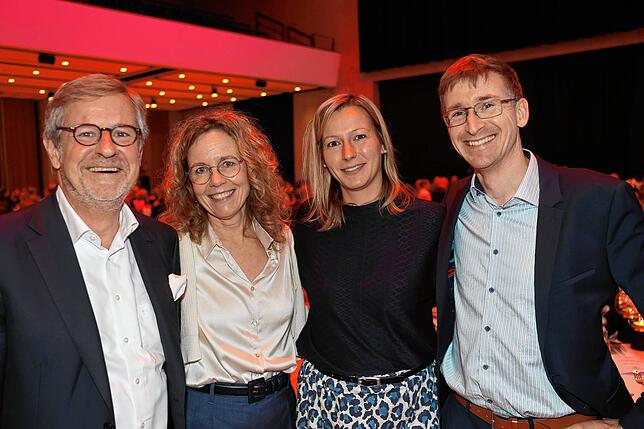 IHK-Präsident Thomas Conrady (von links) ist mit seiner Ehefrau Nina Ache-Conrady sowie Maren und Mathias Kleinfelder bei der ...