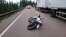 Nachdem eine Motorradfahrerin am Montag (20. Juni 2016) auf der Bundesstraße zwischen Titisee-Neustadt und Bärental die Kontrolle über ...