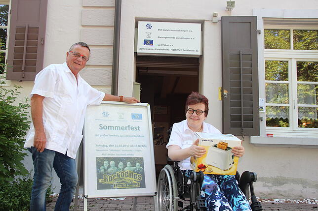 Dieter Dufner und Michaela Sohn (von links) freuen sich auf das Sommerfest des BSK/Sozialstammtisch am kommenden Samstag.