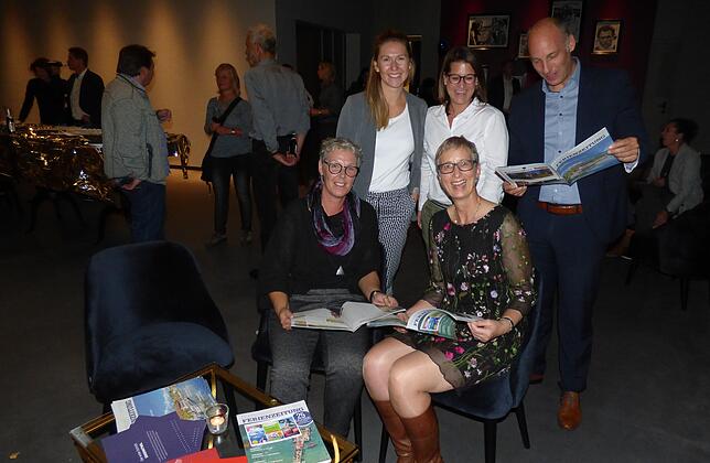 Das Team der Ferienzeitung: Christine Reichert, Tabea Rohrer, Anneke Vögele, Inken Fetkenheuer und Tobias Gräser (v.l.).