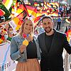 Empfangen im Fahnenmeer: Aline Rotter-Focken (links) mit Ehemann Jan Rotter vor dem Kursaal in Triberg.