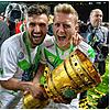Von 2020 bis 2023 trug Daniel Caligiuri das Trikot des FC Augsburg (linkes Bild). Einen seiner größten Erfolge feierte er aber wohl mit ...