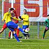 Diesen Schuss von Mark Burgenmeister (SpVgg F.A.L.) konnte Torhüter Eric Herz (SV Walbertsweiler-Rengetsweiler) abwehren. Abwehrspieler ...