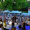 Das Blasorchester Bad Dürrheim, hier 2019 noch mit dem damaligen Dirigenten Kuno Mößmer, eröffnet traditionell die Sommersinnfonie. Seit ...