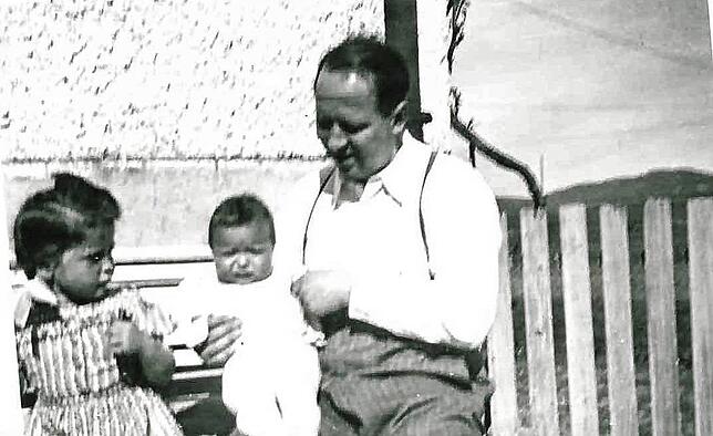 An Ostern 1943 konnte Eugen Mülhaupt noch mit seinen beiden kleinen Mädchen zusammen sein.