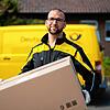 Welche Post-Lieferung er diesmal wohl anschleppt? Hoffentlich nichts Posttraumatisches oder Postnatales.