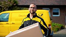 Welche Post-Lieferung er diesmal wohl anschleppt? Hoffentlich nichts Posttraumatisches oder Postnatales.