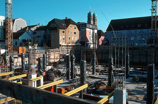 Die Baustelle Lohgerbe: Die Baufirma Züblin errichtete 2000/2001 innerhalb eines knappen Jahres das Einkaufszentrum und das Parkhaus.