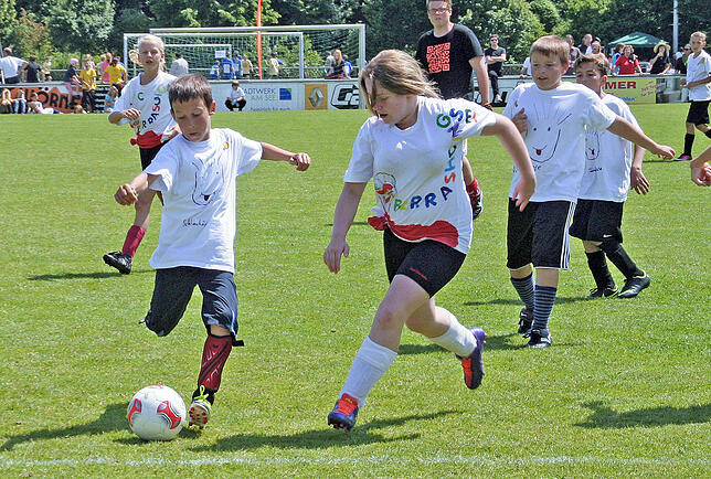Auf Unterstützung durch die Stadt setzen vor allem die Sportvereine, die, wie der Fußballverein (hier beim Früchtleturnier) größere ...