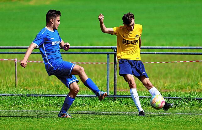 Bild 25: 6:0-Sieg im Spitzenspiel! A-Jugend der SG Dettingen-Dingelsdorf erobert Bezirksliga-Spitzenposition