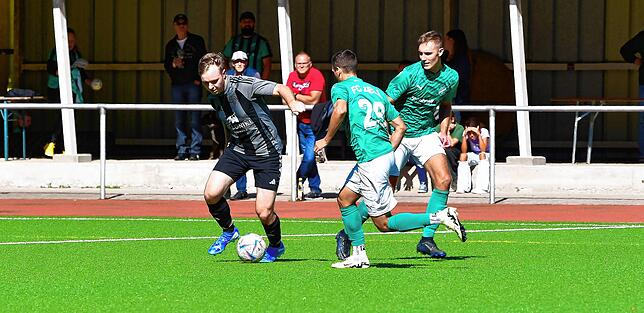 Bild 11: FC Zell besiegt den FC Hochrhein mit 3:0 – und wir haben Bilder!