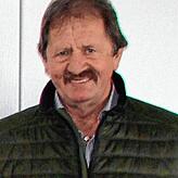 Bernhard Engel (68) aus Lausheim ist verheiratet und hat zwei Kinder und vier Enkelkinder. Der KFZ-Mechaniker-Meister ist Stadtrat in ...