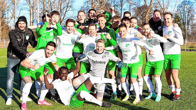 So jubelten die Donaueschinger, als sie das Verbandspokal-Halbfinale erreicht hatten. Am Mittwoch will die DJK in Allmendshofen den ...