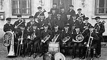 Das Bild von 1929 zeigt den Musikverein Eintracht zu seinen Anfängen. Inzwischen ist dieser deutlich angewachsen.